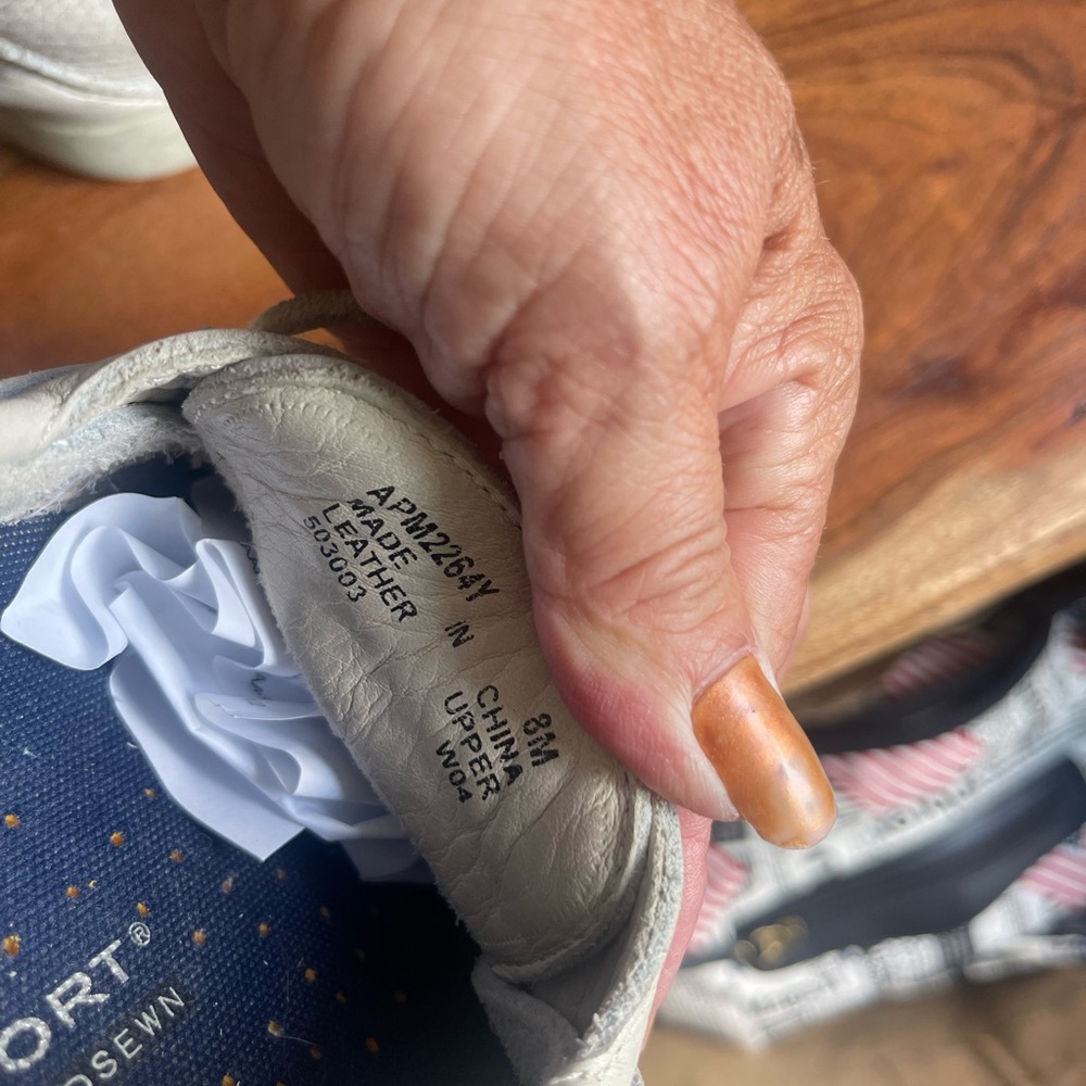 Shoes - Picture 7 of 8